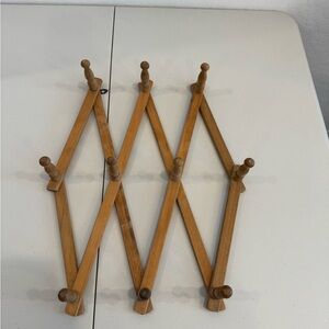 Expandable Wooden Wall Hooks
